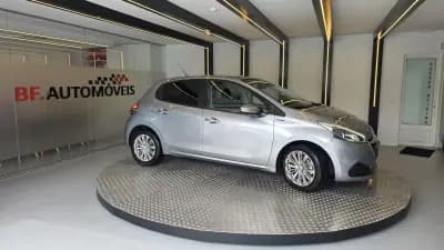 Sell Peugeot 208 2019 - 9900 EUR, 179951 km - AUTO.MOTO.pt