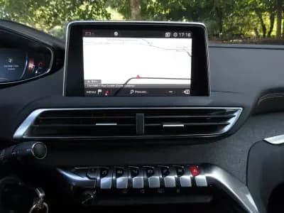 Vendo Peugeot 3008 2019 - 22990 EUR, 98000 km - AUTO.MOTO.pt