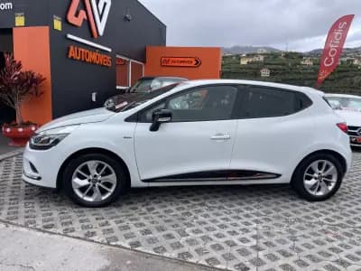 Vendo Renault Clio 2018 - 13950 EUR, 110232 km - AUTO.MOTO.pt