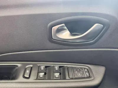 Vendo Renault Captur 2017 - 13750 EUR, 136000 km - AUTO.MOTO.pt