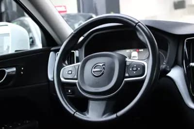 Sell Volvo XC 60 2021 - 31900 EUR, 121360 km - AUTO.MOTO.pt