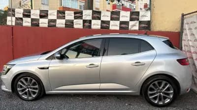 Vendo Renault Mégane 2021 - 13900 EUR, 199000 km - AUTO.MOTO.pt