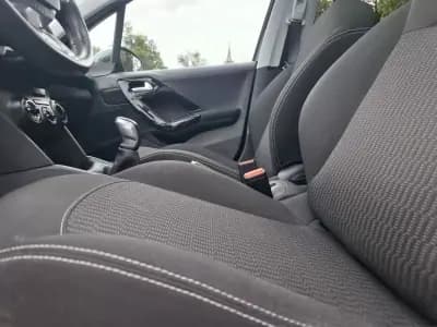 Sell Peugeot 208 2017 - 8900 EUR, 191000 km - AUTO.MOTO.pt