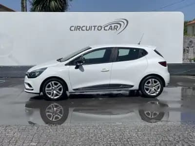 Vendo Renault Clio 2018 - 9600 EUR, 193898 km - AUTO.MOTO.pt