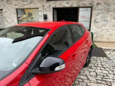 Sell Volvo V40 2017 - 14750 EUR, 138000 km - AUTO.MOTO.pt