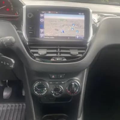 Vendo Peugeot 208 2016 - 9990 EUR, 103782 km - AUTO.MOTO.pt