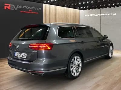 Vendo Volkswagen Passat Variant 2015 - 18950 EUR, 306000 km - AUTO.MOTO.pt