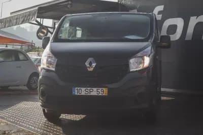 Vendo Renault Trafic 2017 - 21750 EUR, 201400 km - AUTO.MOTO.pt