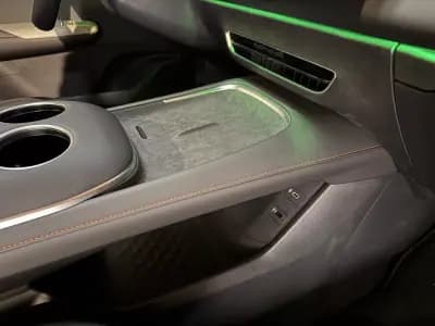 Sell 2025 - 40900 EUR, 4055 km - AUTO.MOTO.pt