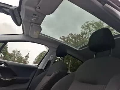 Sell Peugeot 208 2017 - 8900 EUR, 191000 km - AUTO.MOTO.pt