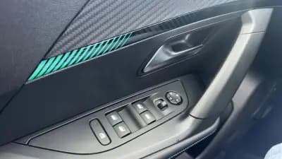 Vendo Peugeot 2008 2022 - 20900 EUR, 68000 km - AUTO.MOTO.pt