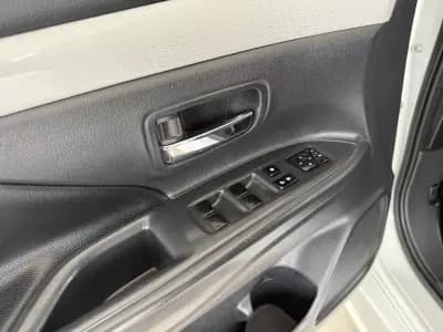 Vendo Mitsubishi Outlander 2015 - 15990 EUR, 157367 km - AUTO.MOTO.pt