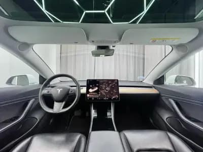 Vendo Tesla Model 3 2019 - 20250 EUR, 179000 km - AUTO.MOTO.pt