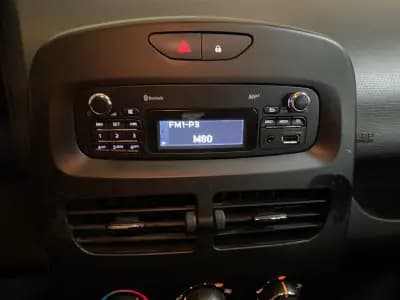 Vendo Renault Clio 2015 - 7450 EUR, 196000 km - AUTO.MOTO.pt