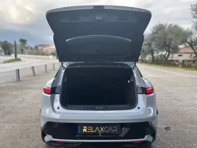 Vendo Renault Mégane E-Tech 2022 - 24999 EUR, 101000 km - AUTO.MOTO.pt