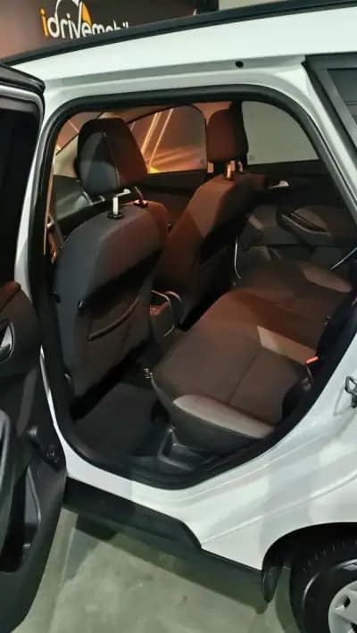 Vendo Ford Focus 2014 - 8900 EUR, 124734 km - AUTO.MOTO.pt