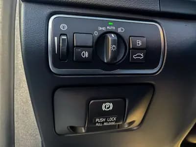 Vendo Volvo V60 2013 - 8990 EUR, 294390 km - AUTO.MOTO.pt