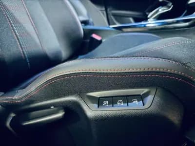 Vendo Peugeot 308 2020 - 23990 EUR, 32813 km - AUTO.MOTO.pt