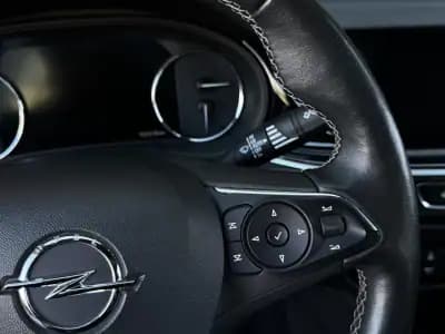 Vendo Opel Insignia Grand Sport 2022 - 17990 EUR, 102300 km - AUTO.MOTO.pt