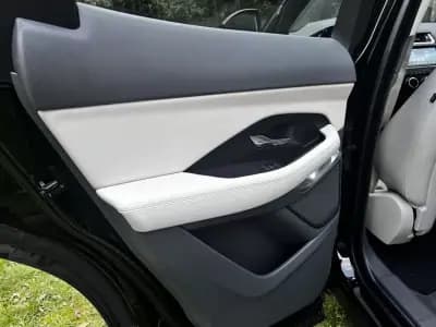 Sell Jaguar E-Pace 2018 - 29750 EUR, 77000 km - AUTO.MOTO.pt