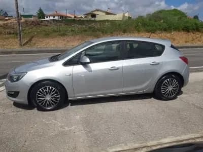 Vendo Opel Astra 2013 - 9900 EUR, 179980 km - AUTO.MOTO.pt
