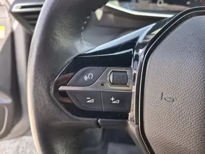 Vendo Peugeot 208 2021 - 16499 EUR, 82000 km - AUTO.MOTO.pt