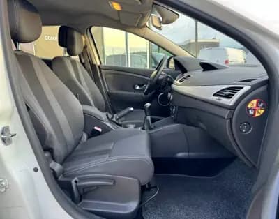 Vendo Renault Mégane 2009 - 5250 EUR, 266113 km - AUTO.MOTO.pt