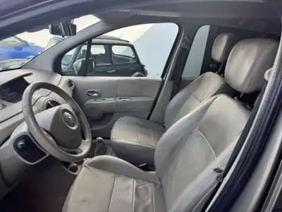 Sell Renault Modus 2008 - 5990 EUR, 200200 km - AUTO.MOTO.pt