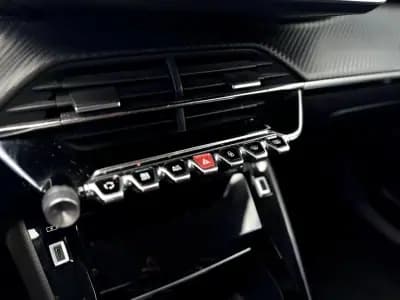 Vendo Peugeot 2008 2022 - 17950 EUR, 59000 km - AUTO.MOTO.pt