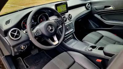 Vendo Mercedes-Benz CLA 200 2018 - 24900 EUR, 141000 km - AUTO.MOTO.pt