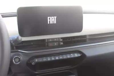 Vendo Fiat 600e 2023 - 29980 EUR, 7039 km - AUTO.MOTO.pt