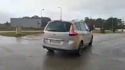 Sell Renault Grand Scénic 2014 - 14000 EUR, 198068 km - AUTO.MOTO.pt