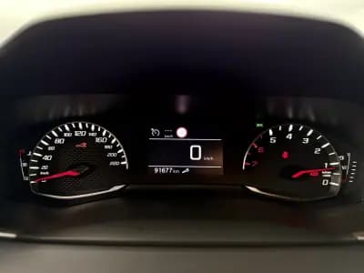 Vendo Peugeot 208 2022 - 15950 EUR, 91000 km - AUTO.MOTO.pt