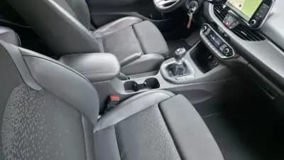 Vendo Hyundai i30 Fastback 2019 - 16500 EUR, 65000 km - AUTO.MOTO.pt