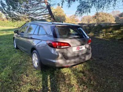 Sell Opel Astra Sports Tourer 2017 - 8900 EUR, 231400 km - AUTO.MOTO.pt