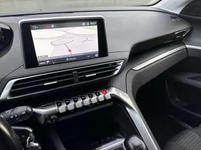 Vendo Peugeot 3008 2019 - 13900 EUR, 180000 km - AUTO.MOTO.pt