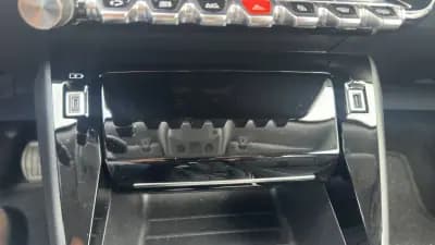 Vendo Peugeot 2008 2022 - 20900 EUR, 68000 km - AUTO.MOTO.pt