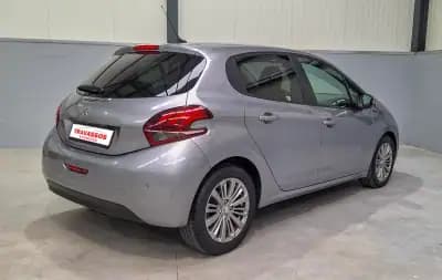 Vendo Peugeot 208 2019 - 13300 EUR, 120752 km - AUTO.MOTO.pt