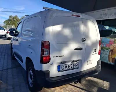 Vendo Citroën Berlingo 2020 - 12950 EUR, 97500 km - AUTO.MOTO.pt