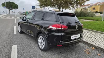 Vendo Renault Clio Sport Tourer 2018 - 11890 EUR, 98000 km - AUTO.MOTO.pt