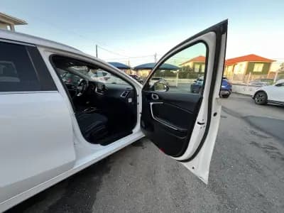 Vendo Kia Ceed SW 2020 - 18450 EUR, 180000 km - AUTO.MOTO.pt