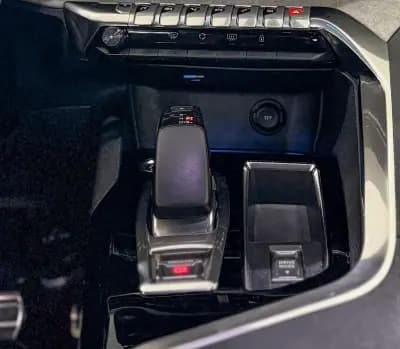 Vendo Peugeot 3008 2021 - 23650 EUR, 140511 km - AUTO.MOTO.pt