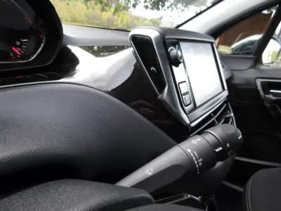 Sell Peugeot 208 2014 - 7990 EUR, 71000 km - AUTO.MOTO.pt