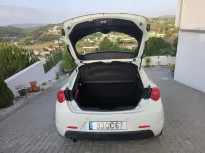 Sell Alfa Romeo Giulietta 2015 - 13500 EUR, 148000 km - AUTO.MOTO.pt