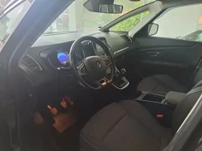 Sell Renault Scénic 2017 - 9980 EUR, 262136 km - AUTO.MOTO.pt