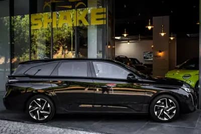 Vendo Peugeot 308 SW 2023 - 23790 EUR, 59725 km - AUTO.MOTO.pt