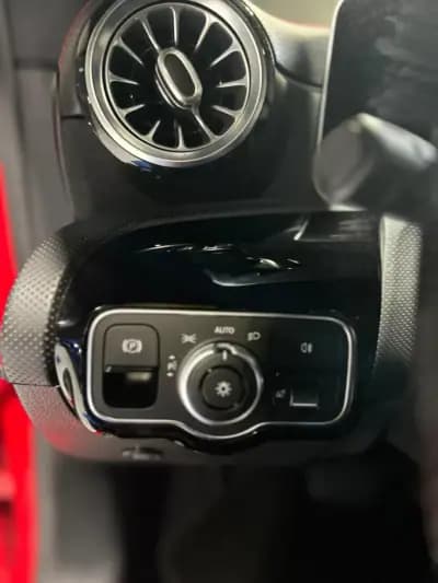 Vendo Mercedes-Benz CLA 200 2020 - 35500 EUR, 41690 km - AUTO.MOTO.pt