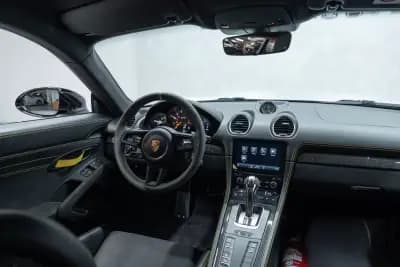 Sell Porsche 718 Cayman 2021 - 134950 EUR, 23000 km - AUTO.MOTO.pt