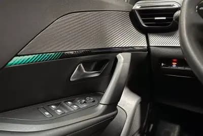 Sell Peugeot 2008 2021 - 18450 EUR, 43013 km - AUTO.MOTO.pt