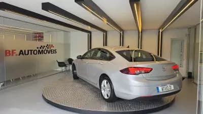 Sell Opel Insignia Grand Sport 2018 - 12900 EUR, 149839 km - AUTO.MOTO.pt